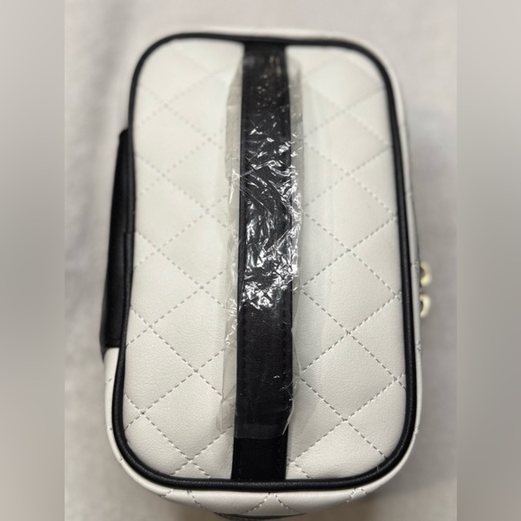 NWT Ulta Beauty Cosmetic Zip Closure Case Bag White/Black , quilted pattern - Picture 3 of 9